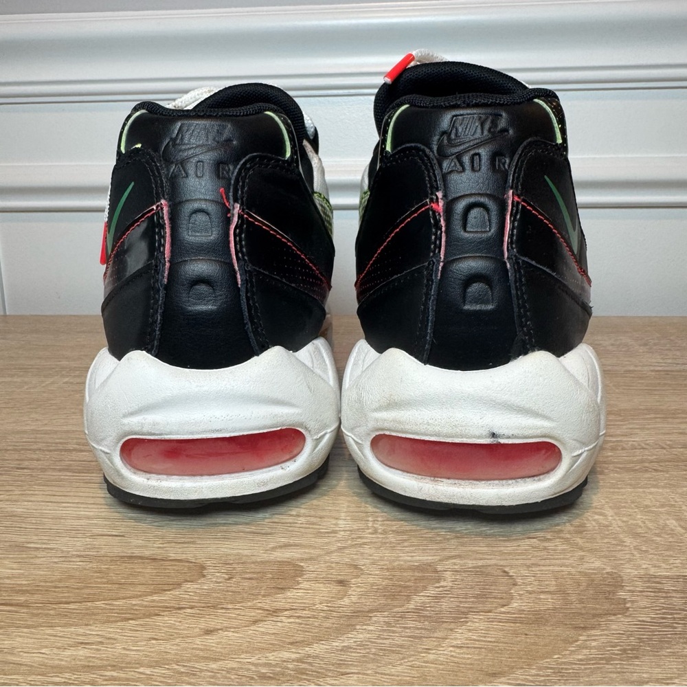 Nike Air Max 95 SE Sneakers Mens Size 12 Black Retro Future Shoes AJ2018-004 EUC - Picture 5 of 11